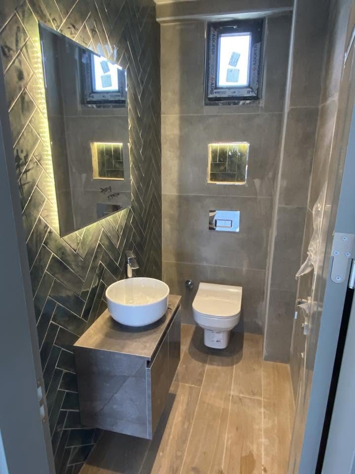 Aydınlatmalı ayna ve tezgâh üstü lavabo