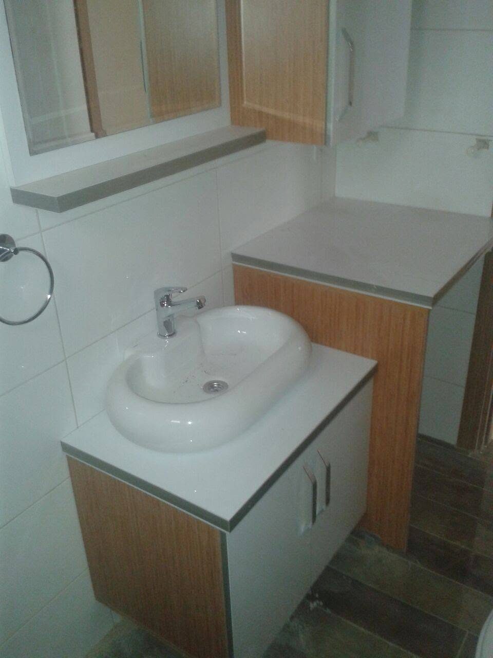 Duvar tipi lavabo ve alt bağlantıları